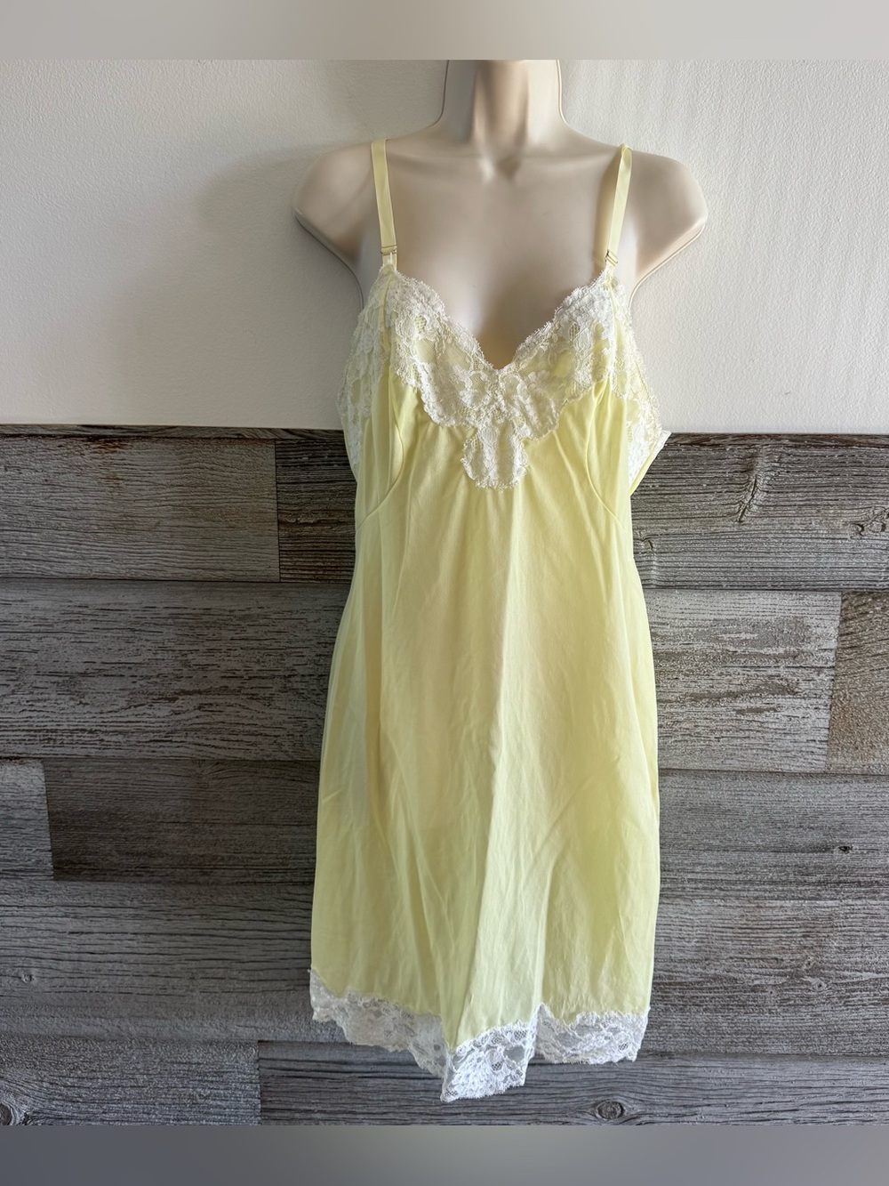 Vintage Bel Canto Yellow Lace FullSlip Nightgown Sz 36 Short Nylon Lingerie (E1)